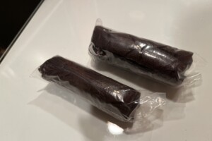 小さく丸まった紙の下着